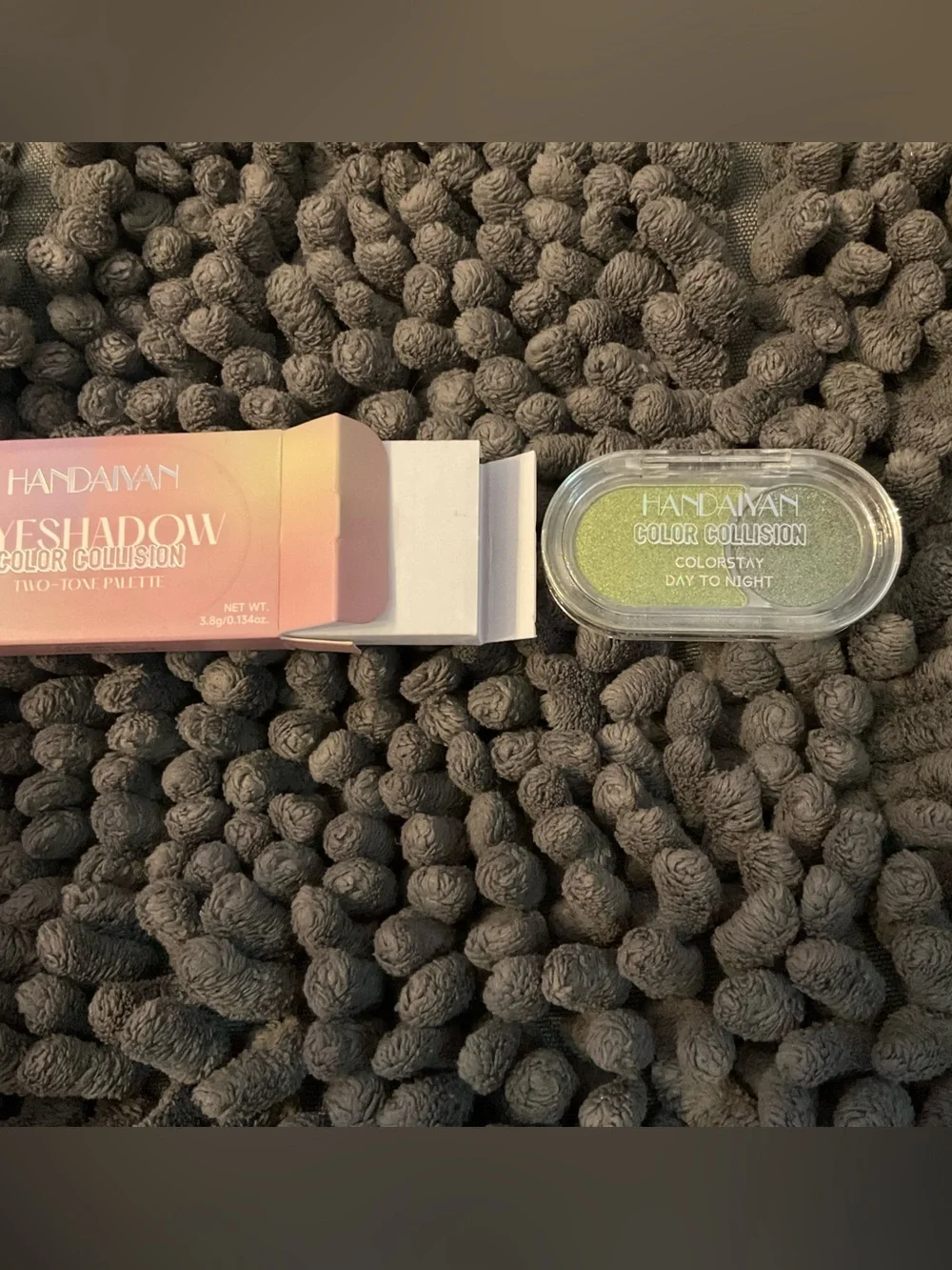NWT Eyeshadow Two-Tone Palette, Collar Collision, green!